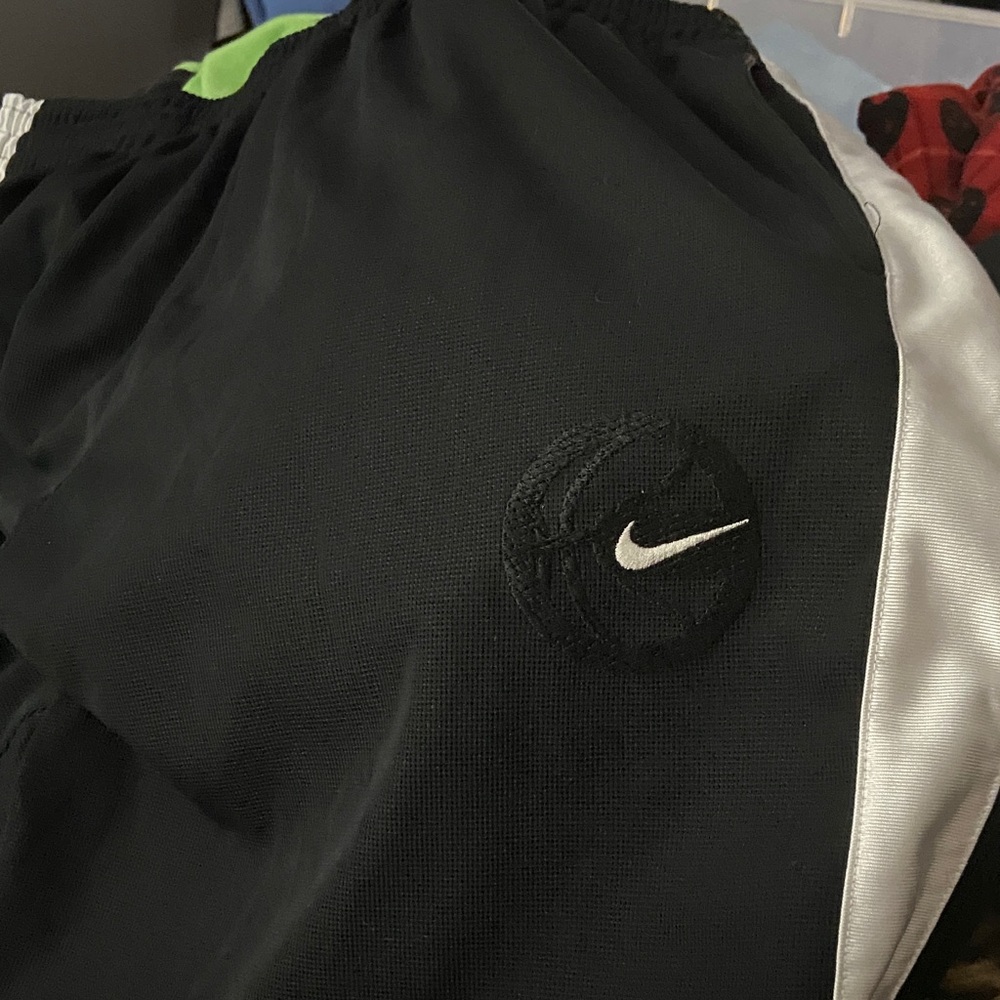Vintage Nike Men’s Black basketball pants with White Side Stripe XXL
